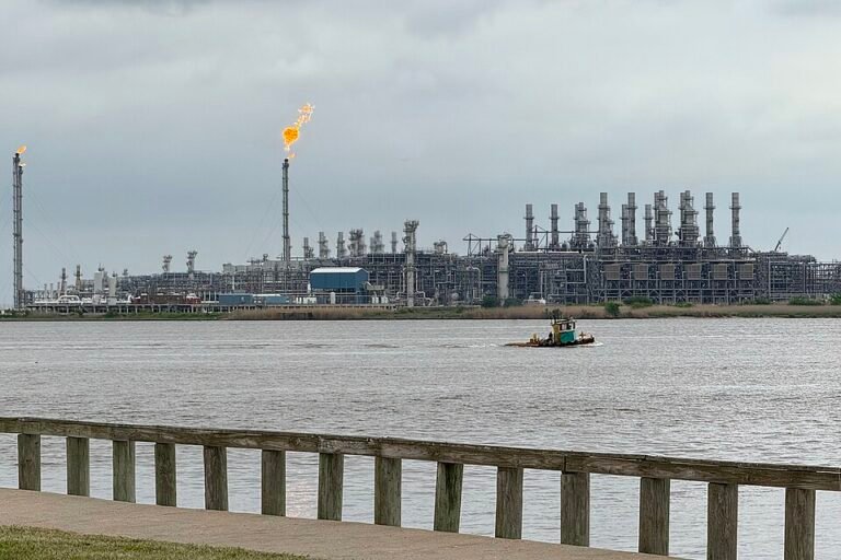 Sabine Pass LNG facility and process infrastructure
