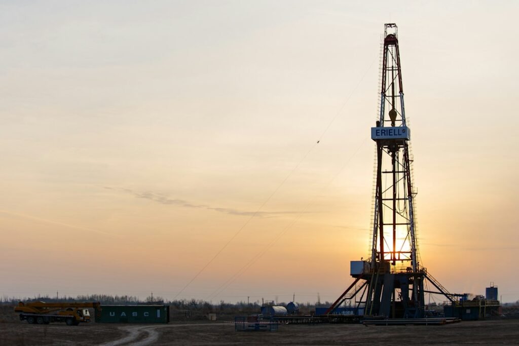 Stock photograph of an onshore drilling rig for activity context; not an identified rig in this week's count.