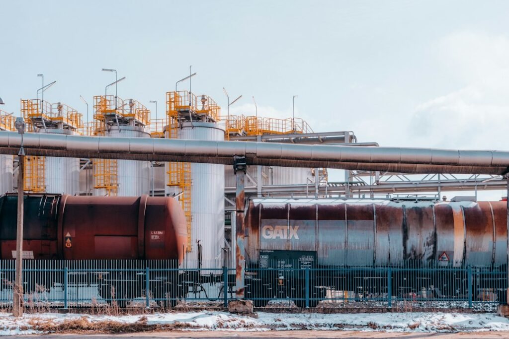 Refinery-industry illustration; not an Eni or Enilive project discussed in this update.