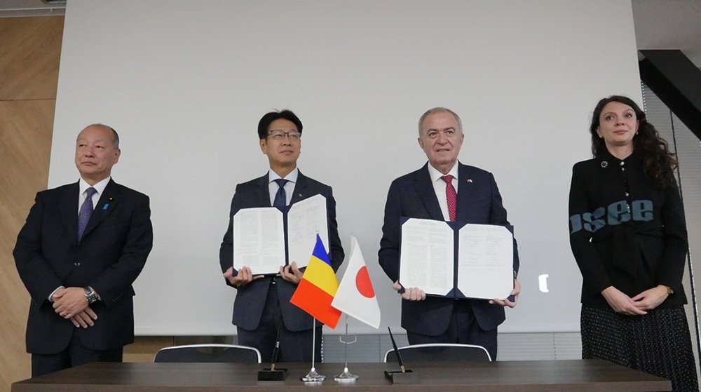 Kawasaki announcement photograph of the MOU signing on 20 October 2026.