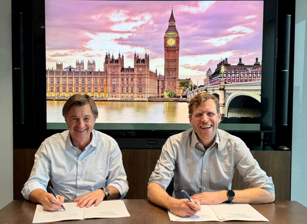 Official photograph accompanying the SGE–Origin Nuclear letter-of-intent announcement.