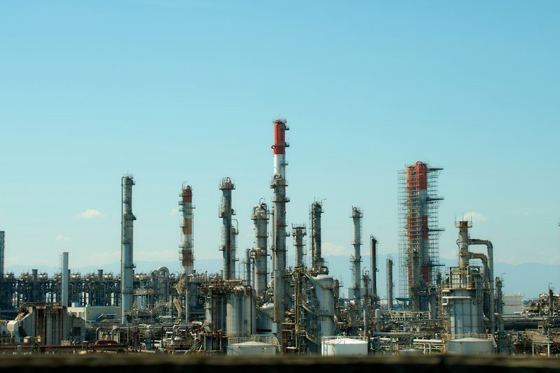 Stock industrial facility; not Zhejiang LNG terminal or the auction location.